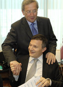 Jean-Claude Juncker et Jan Pociatek à Bruxelles le 4 mai 2009 (SIP / Jock Fistick )