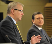 Olli Rehn et José Manuel Barroso à Bruxelles le 12 janvier 2011