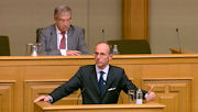 Luc Frieden devant la Chambre des députés le 7 décembre 2011