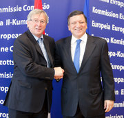 Jean-Claude Juncker et José Manuel Barroso en marge de la réunion de l'Eurogroupe (c) SIP / Jock Fistick