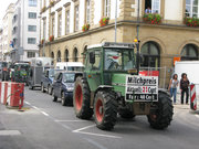 Défilé de tracteurs dans la rue Notre-Dame