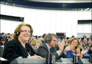 Catherine Trautmann, rapporteur du paquet télécom, lors du vote en dernière lecture (c) Parlement européen