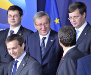 Valdis Dombrovskis, Gordon Bajnai, Jean-Claude Juncker, Jan Peter Balkenende et José Luis Rodríguez Zapatero (c) SIP / Jock Fistick