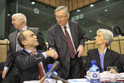 Jean-Claude JUncker félicité par ses collègues lors de la réunion de l'Eurogroupe du 18 janvier 2010. Photo : SIP / Jock Fistick