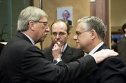 Jean-Claude Juncker, Luc Frieden et Lucas Papademos. Photo : Conseil de l'UE