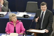 Viviane Reding et José Manuel Barroso devant le Parlement européen (c) Union européenne, 2010