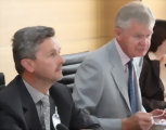Paul Dühr et Ben Fayot lors de la présentation du rapport sur l'état de transposition des directives à la Chambre le 14 juin 2010. Source : www.chd.lu