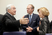 Dominique Strauss-Kahn, Luc Frieden et Elena Salgado Mendez (c) SIP / Luc Deflorenne