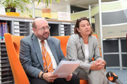 François BILTGEN et Dominique FABER, responsable du CEDIES, présentant, le 15 juillet 2010, le nouveau dispositif d'aides financières pour les études supérieures (c) Ministère de l'Enseignement supérieur et de la Recherche - Jeannot BERG