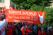 "Europe sociale : Jean-Claude Juncker 0/10", une des pancartes brandies par les manifestants place Clairefontaine le 16 septembre 2010
