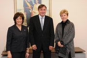 Jean-Marie Halsdorf en compagnie de Cynthia Stroum, ambassadrice des USA, et de Jane Holl Lute à l'occasion d'une visite de courtoisie précédant l'échange de vues qu'a eu cette représentante américaine avec les ministres européens réunis pour un JAI
