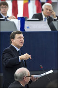 José Manuel Barroso fait face à l'hémicycle du Parlement européen le 23 novembre 2010 © European Parliament / Pietro Naj-Oleari
