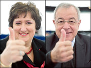 Les parlementaires européens Zita Gurmai et Alain Lamassoure, rapporteurs du texte sur l'initiative citoyenne approuvé le 15 décembre 2010 au Parlement européen © European Parliament / Pietro Naj-Oleari