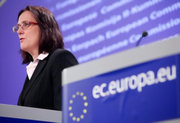 La commissaire Cecilia Malmström présentant à la presse la proposition de directive relative à l'utilisation des données des dossiers passagers dans l'UE le 2 février 2011 © Union européenne, 2011