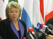 Viviane Reding faisant à Luxembourg le bilan d'un an de travail à la Commission le 8 février 2011