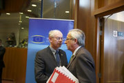Herman Van Rompuy accueillant Jean-Claude Juncker au Conseil européen le 24 mars 2011 (c) Le Conseil de l'UE