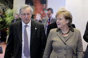 Jean-Claude Juncker avec la chancelière de la RFA, Angela Merkel, Sommet du 11 mars 2011 (source: Conseil)