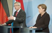 Jean-Claude Juncker et Angela Merkel à Berlin le 4 mars 2011