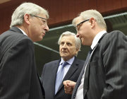 Jean-Claude Juncker, Jean-Claude Trichet et Olli Rehn à Bruxelles le 16 mai 2011 © SIP / JOCK FISTICK