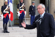 Jean-Claude Juncker dans la cour de l'Elysée, Paris, 30 mai 2011