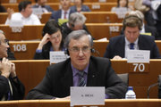 Albert Dess siégeant en commission lors du vote de son rapport sur la future PAC le 25 mai 2011 (C) UE - Parlement européen 2011