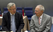 Jean-Claude Juncker aux côtés de Wolfgang Schäuble à l'occasion de la réunion sur le traité ESM du 20 juin 2011 (C) Le Conseil de l'UE