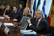 Les ministres des Finances ont signé le traité établissant le mécanisme européen de stabilité le 11 juillet 2011 (c) Le Conseil de l'UE