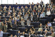 Les parlementaires réunis dans l'hémicycle pour la session de votes du 5 juillet 2011 (c) Parlement européen