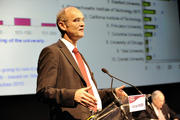 Georges Bingen le 9 décembre 2010, à l'occasion de la conférence sur les Actions Marie Curie. Source : Commission européenne