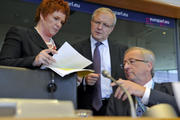 Sharon Bowles, Olli Rehn et Jean-Claude Juncker le 29 août 2011 (c) Parlement européen