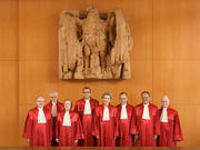 Les juges du 2e Sénat de la Cour constitutionnelle allemande de Karlsruhe qui ont rendu leur arrêt le 7 septembre 2011 sur l'aide à la Grèce