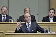Luc Frieden a déposé le projet de loi budgétaire 2012 à la Chambre le 5 octobre 2011