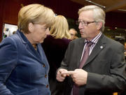 Angela Merkel en conversation avec Jean-Claude Juncker le 26 octobre 2011 (c) Conseil de l'UE