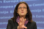 Cecilia Malmström présentant devant la presse la communication de la Commission visant à renforcer la solidarité en matière d'asile le 2 décembre 2011 © Union européenne, 2011