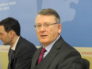 Le ministre de l'Immigration, Nicolas Schmit, lors de sa conférence sur le Bilan 2011de l'immigration, le 31 janvier 2012