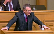 Nicolas Schmit, ministre du Travail, lors de sa réponse à la question de Viviane Loschetter sur l'arrêt Kücük de la CJUE, le 31 janvier 2012 à la Chambre des députés