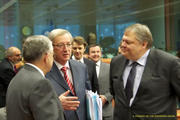 Lucas Papademos, Jean-Claude Juncker et Evangelos Venizelos lors de la réunion de l'Eurogroupe du 20 février 2012 (c) Conseil de l'UE