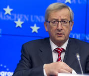 Jean-Claude Juncker présentant à la presse l'accord trouvé par les ministres des Finances de la zone euro aux premières heures du 21 février 2012 (c) Conseil de l'UE