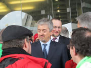 Alfonso Querejeta, secrétaire général de la BEI, face aux militants syndicaux venus plaider la cause du développement et de l'emploi le 29 février 2012