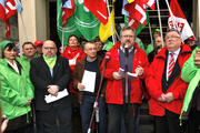 Le piquet organisé par les syndicats luxembourgeois devant le Ministère du Travail le 29 février 2012
