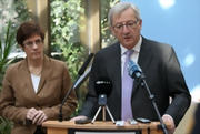 Annegret Kramp-Karrenbauer et Jean-Claude Juncker  à Luxembourg le 8 février 2012