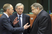 Luc Frieden, Jean-Claude Juncker et Evangelos Venizelos en discussion lors de la réunion de l'Eurogroupe du 12 mars 2012 (c) SIP / Jock Fistick