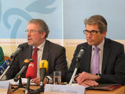 Conférence de presse sur le rapport final sur les tests de sécurité à la centralle nucléaire de Cattenom à Schengen, le 5 mars 2012 : Mars Di Bartolomeo (L) et Andreas Storm (Sarre)