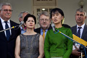 AUNG SAN Suu Kyi et Robert GOEBBELS le 29 février 2012