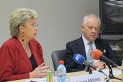 La commissaire européenne Viviane Reding et le président de la Chambre des notaires du Luxembourg, Franck Molitor lors de la conférence de presse sur les droits successoraux transfrontaliers