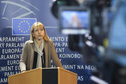 L'eurodéputée Anni Podimata présentant à la presse l'accord trouvé sur la TTF en commission ECON le 25 avril 2012 © European Union 2012 PE-EP