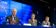 MIchel Barnier et Margrethe Vestager présentant à la presse le compromis esquissé dans la nuit du 2 au 3 mai 2012 (c) Conseil de l'UE