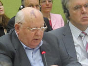 Mikhaïl Gorbatchev, lors de l'ouverture de la conférence internationale organisée les 18 et 19 mai 2012 par l’IEEI du Luxembourg, le New Policy Forum et Notre Europe sur l'Europe du 21e siècle