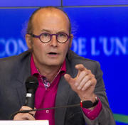 Claude Turmes présentant l'accord trouvé sur la directive sur l'efficacité énergétique le 15 juin 2012 (c) Le Conseil de l'UE