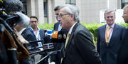 Jean-Claude Juncker, attendu par la presse à son arrivée au Conseil européen (c) Conseil de l'UE